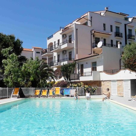 Residence Dei Fiori Pietra Ligure Esterno foto