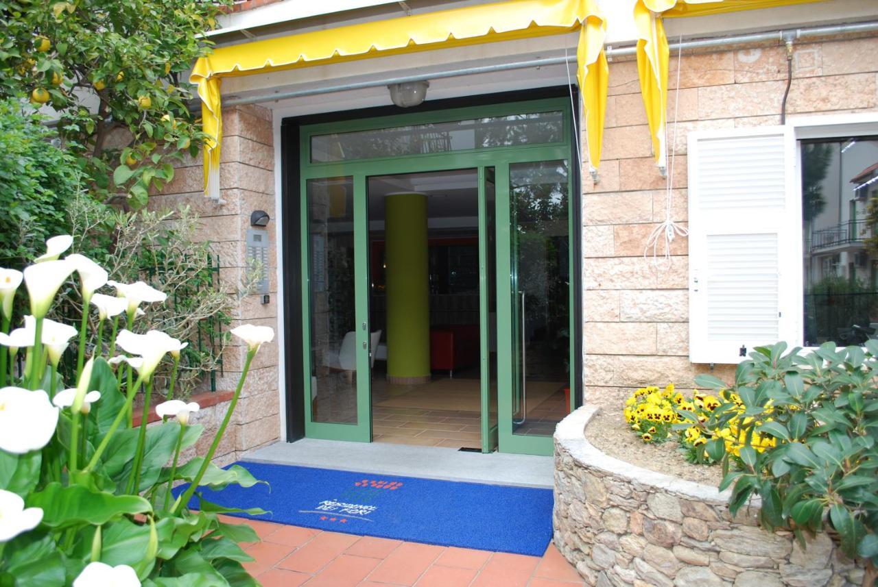 Residence Dei Fiori Pietra Ligure Esterno foto